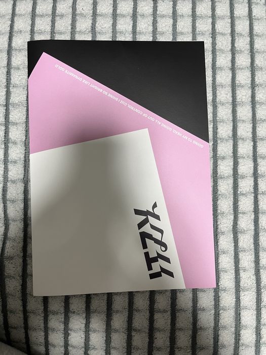 ОФФИЦИАЛЬНЫЙ постер itzy с альбома gold