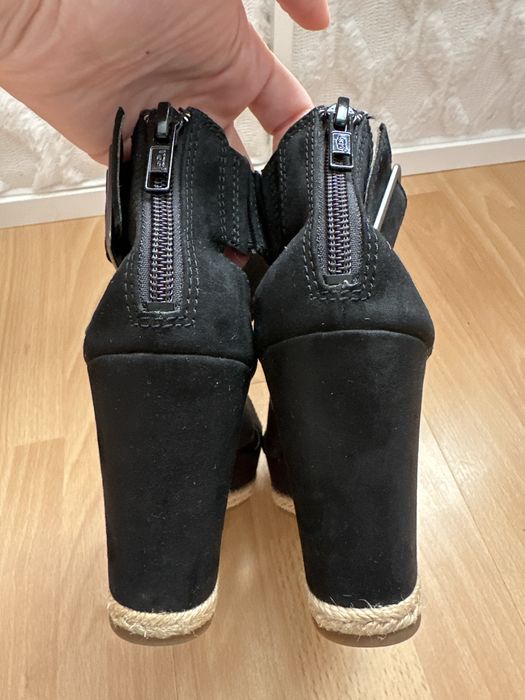 Ugg 36 р-р черни сандали на платформа/ еспадрили/ обувки