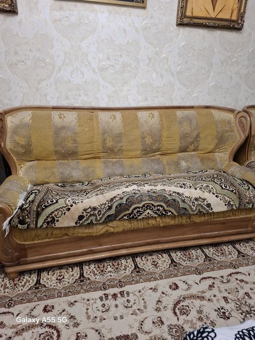 Диван орех  немного отбивки нада