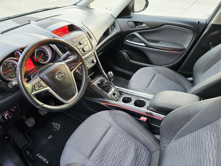 Vând Schimb Opel Zafira-C An-2012