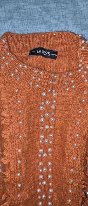 Guess късо пуловерче