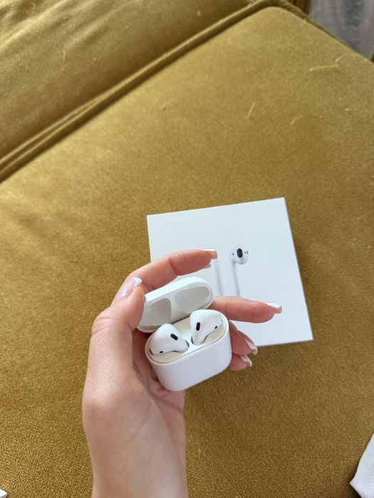 Наушники AirPods