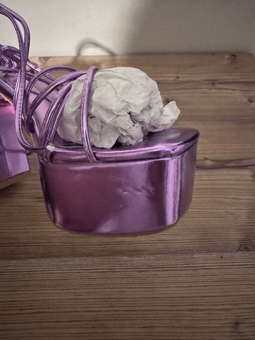 Лилави сандали лак на ток и платформа