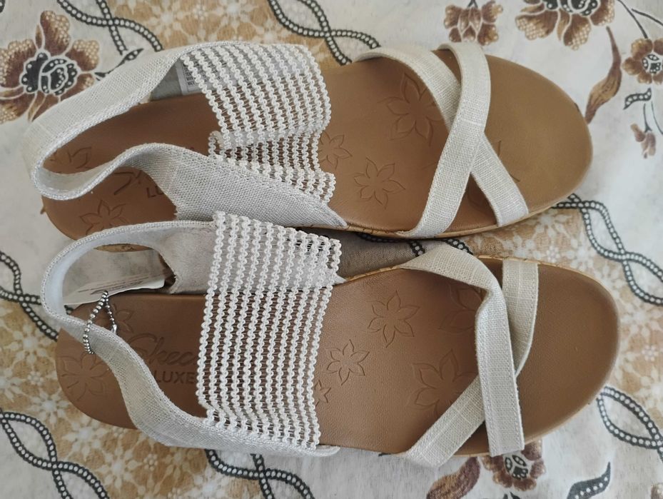 Чисто нови дамски сандали Skechers Cali Luxe Foam White Slingback Wedge (39 номер)