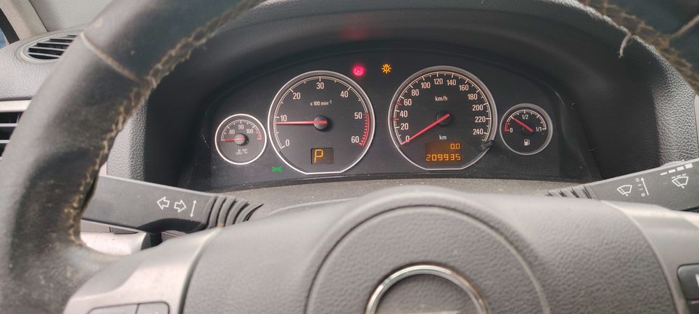 Продавам Опел Вектра 1.9 на Части!!!