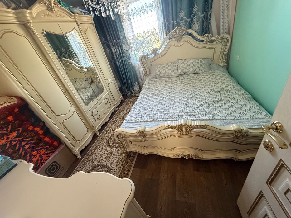 Продам спальный гарнитур Мона Лиза.