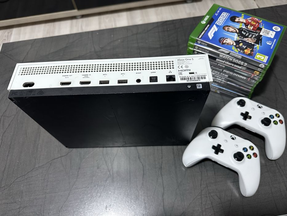 Xbox One S 1TB White 2 Manete si 13 jocuri.