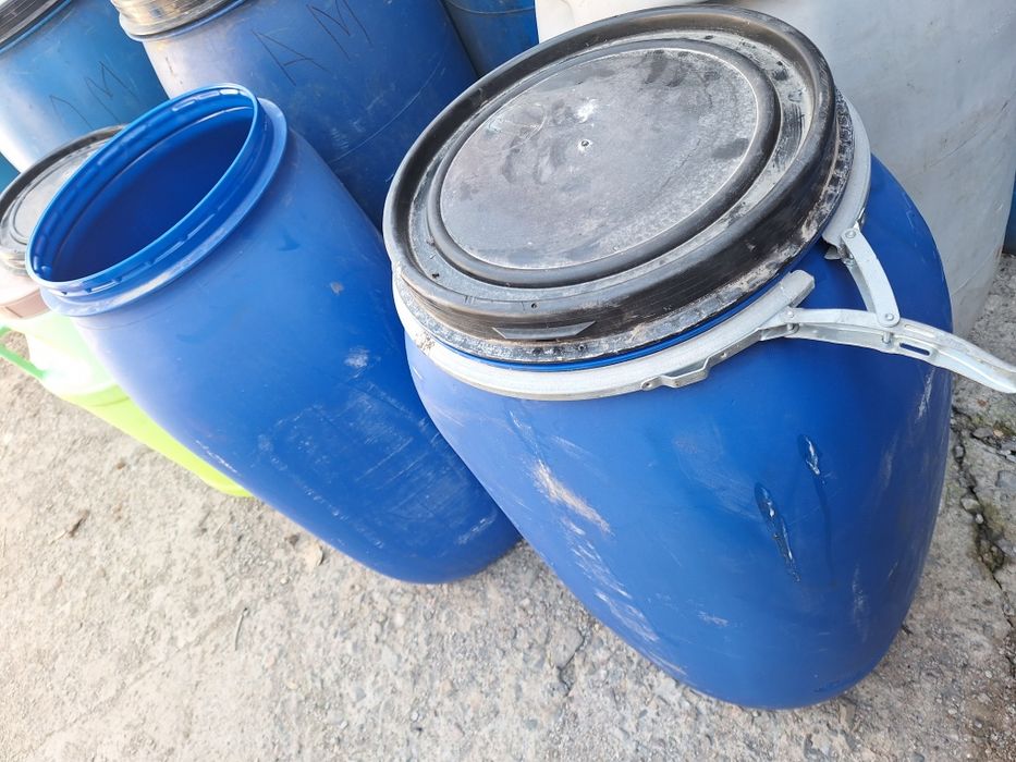 Продам бочки пластиковые 200 литровый