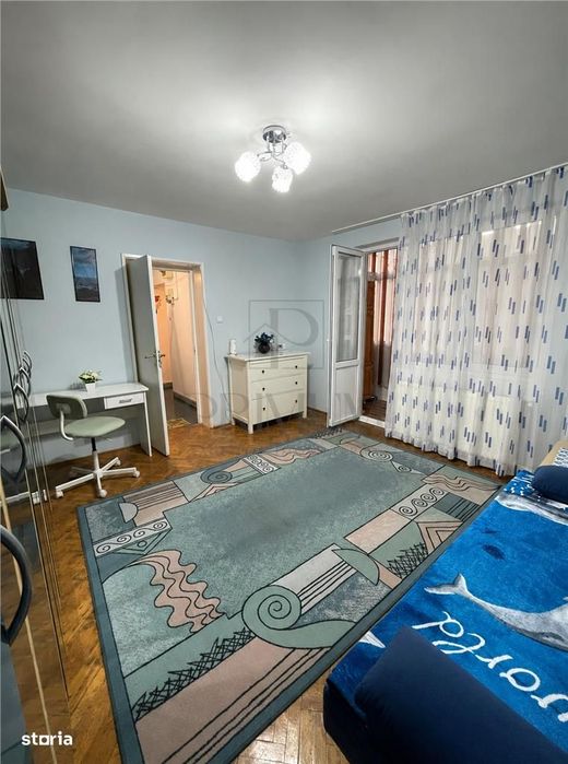 Central, apartament 2 camere, centrala proprie, etaj 2, loc parcare in — fotografia 1