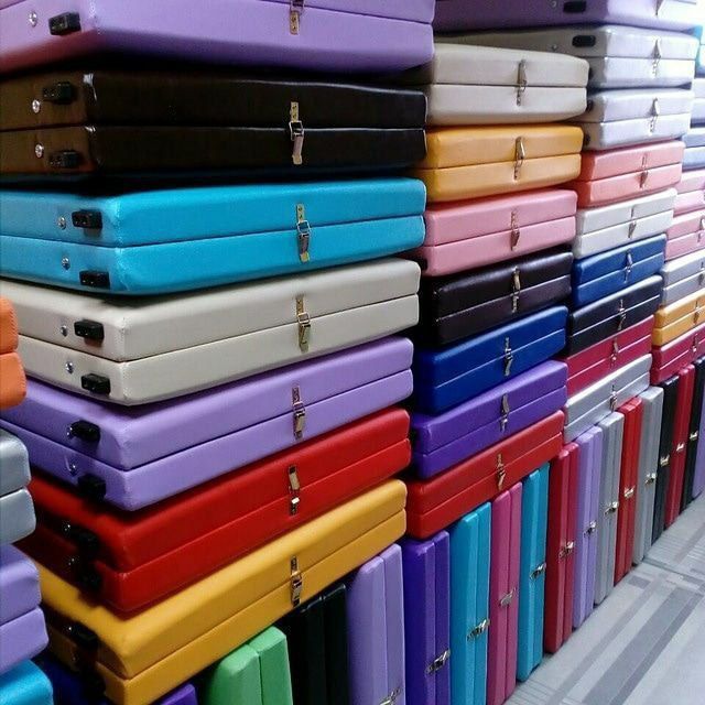 Кушетки, тележки, стулья для салонов красоты в наличии и на заказ