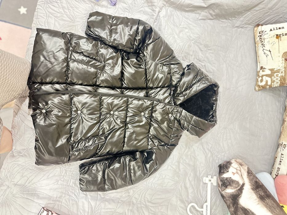 Продам куртку для девочки 116-122 размер