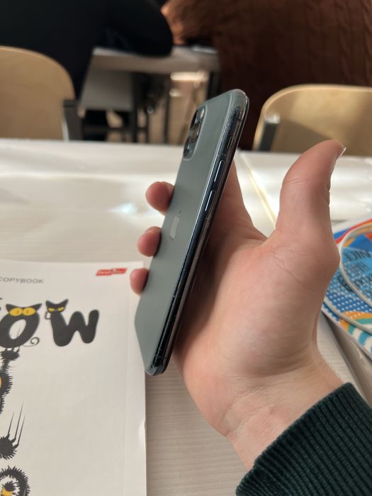 Продам АЙФОН 11 ПРО