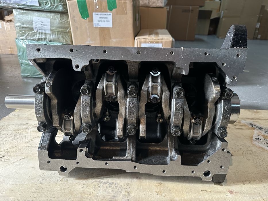 Двигатель  2.5td . 4D56 новый