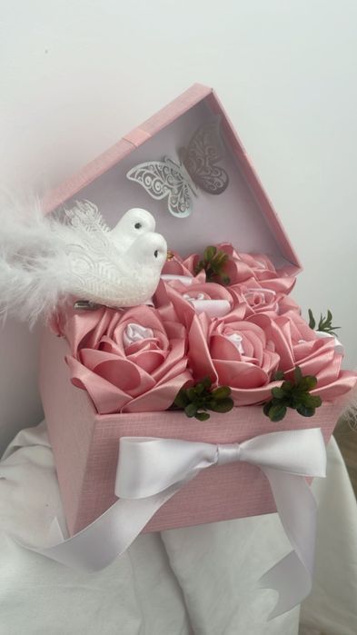 Ръчно изработени , сатенени рози .