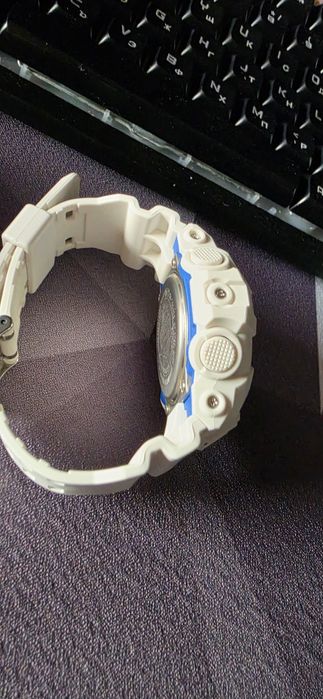 Продавам G-Shock GA 700HDS 7AER