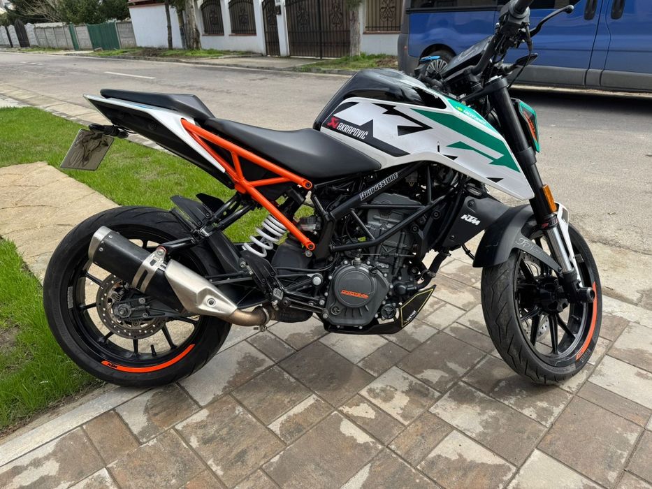 Vând KTM duke 125 edition