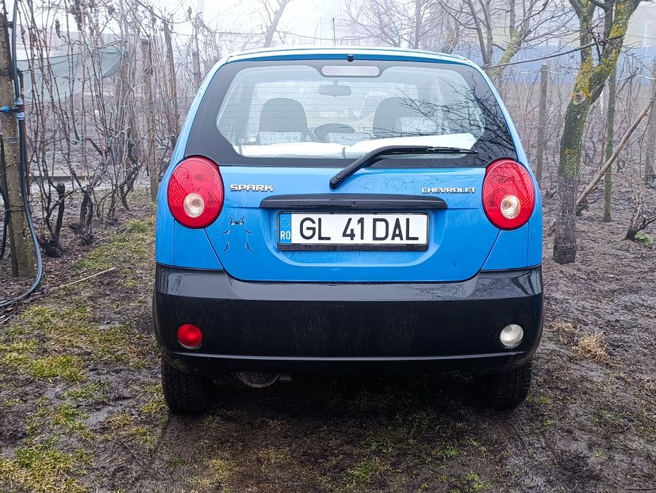 Vând Chevrolet Spark