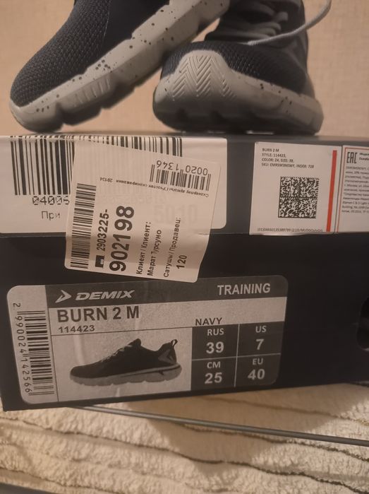 Продам кроссовки