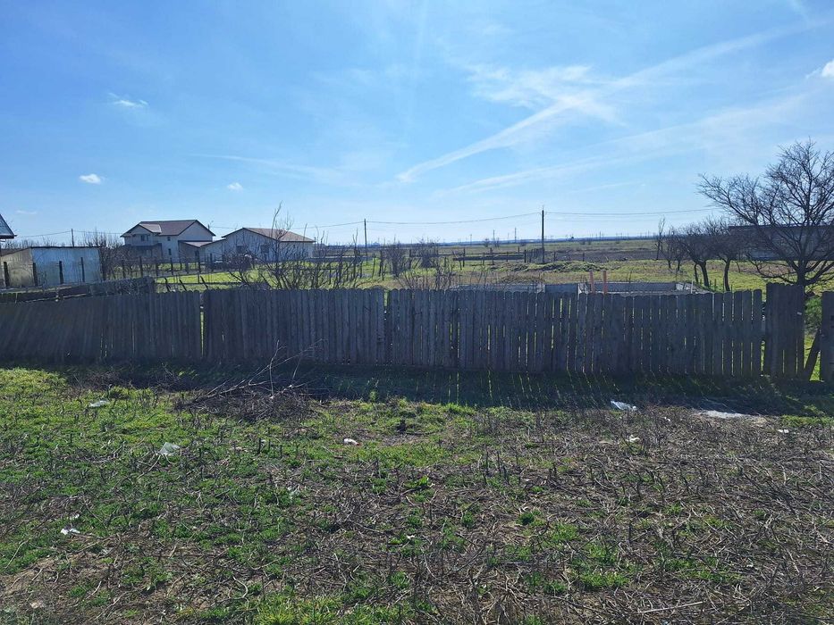 Teren 1000 mp (20 m deschidere) cu fundație casă + utilități – Vădeni