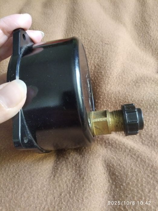 Продам манометр 0-40