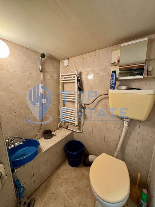 Двуетажна къща с кладенец в село Добри дял, област Велико Търново