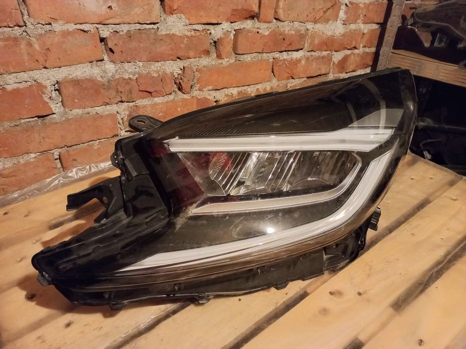 Ляв фар за Toyota Aygo X