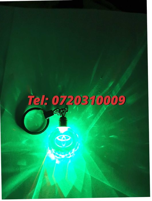 Breloc Din Sticla Iluminare Led 6 Culori Toyota