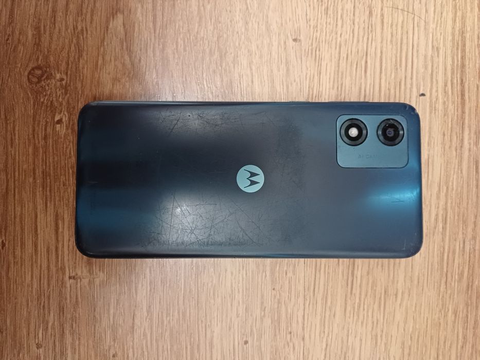 Motorola E13 cu display spart. Placa este ok