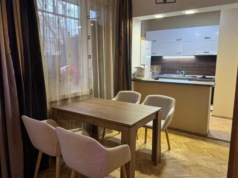 Дава се под наем Тристаен апартамент в София, Медицинска академия - 94 кв.м за 1047.03 € - Снимка #3