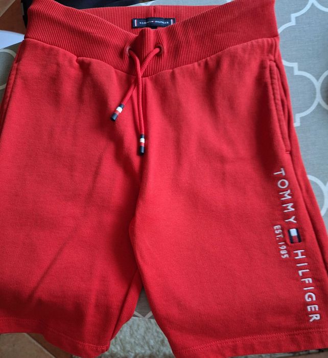 Pantaloni scurti 128 si slapi nr 32 Tommy Hilfiger, original