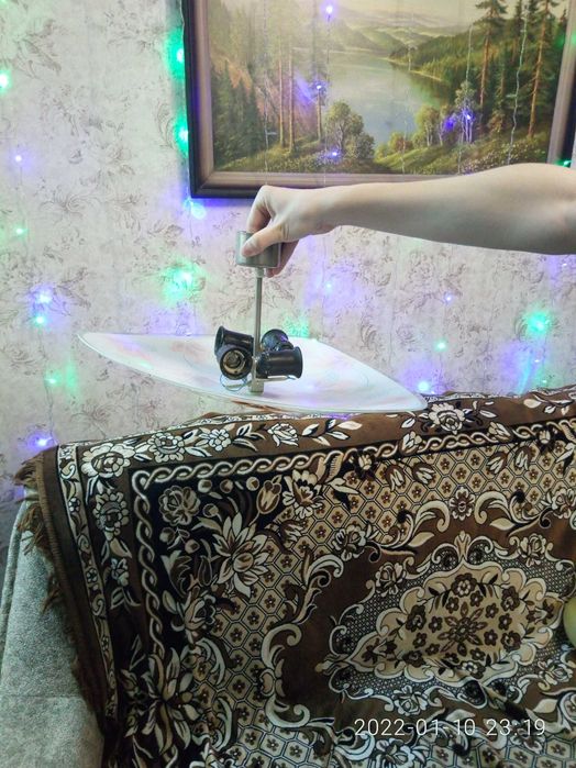 Продам электрическую люстру  б/у