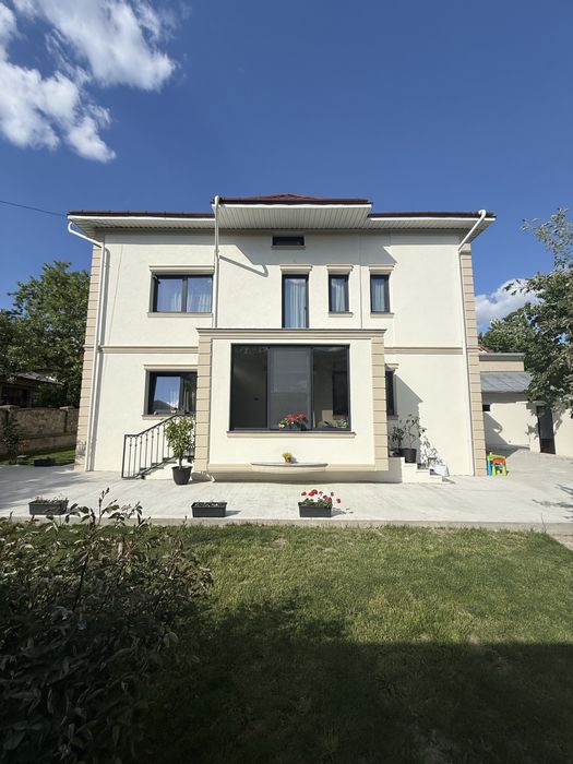 Casa in oras Suceava cu 10 ari de pamant / VARIANTA APARTAMENTE