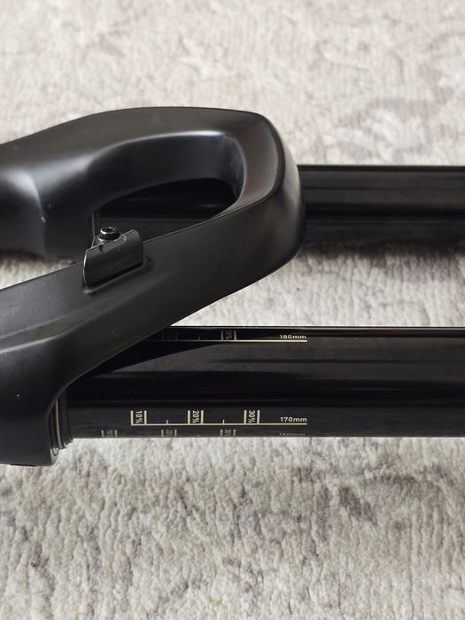 Вилка Rockshox Yari RC 27.5