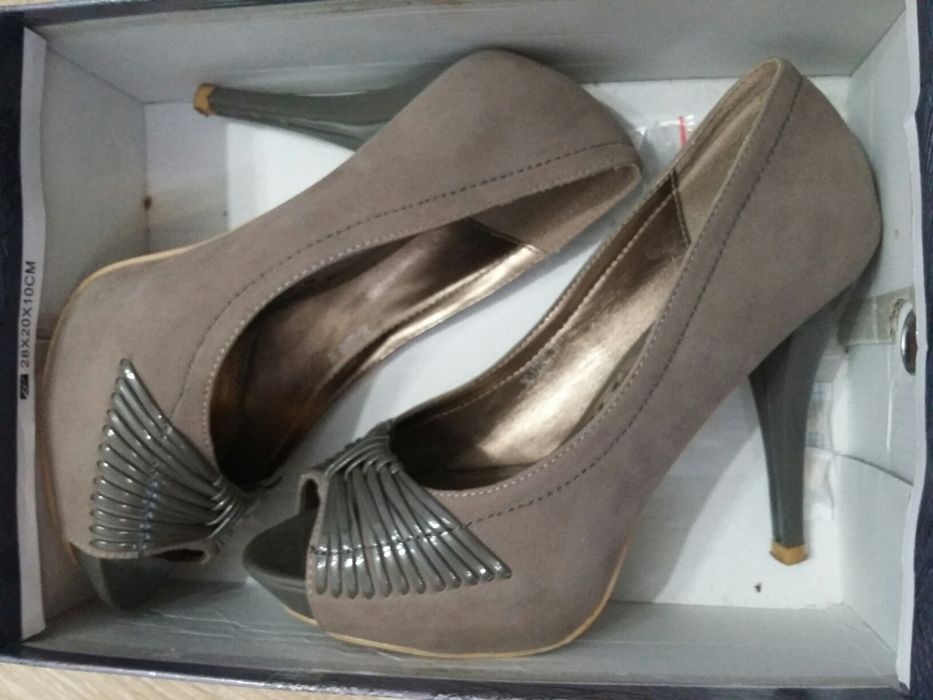 Дамски стилни обувки цвят каки