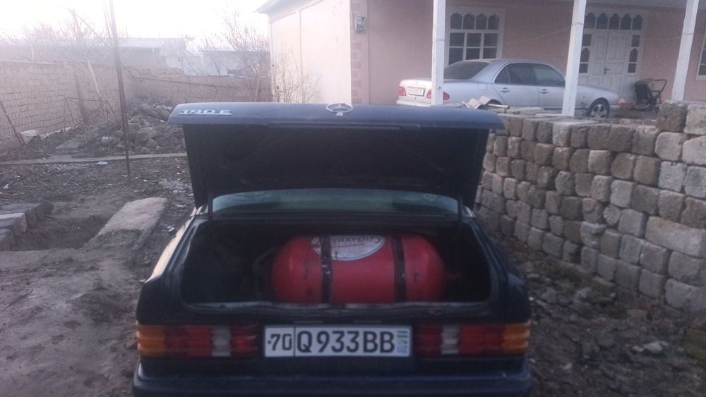 Mersedes bens E190 holat zoʻr dokiment bor