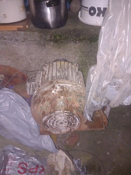Vând motoare trifazice 11kw și 7.5 kw 3000 rpm județul Prahova