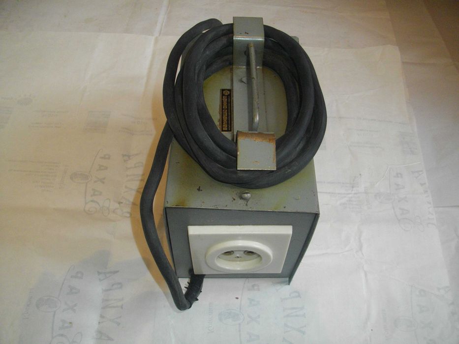 Товарна вилка Понижаващ трансформатор 24V Зарядно Отоплител СтартерKIA