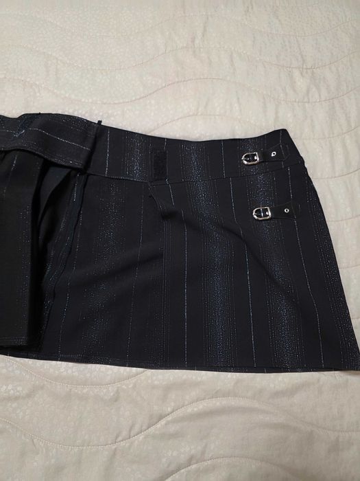 Дамска пола, размер XS, черна с лъскави нишки