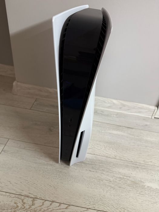 Playstation 5 Standard Edition + 2 Джойстика + EAFC25