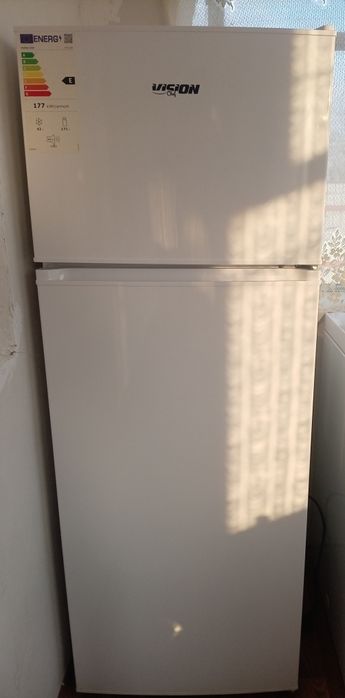 Vând frigider vision