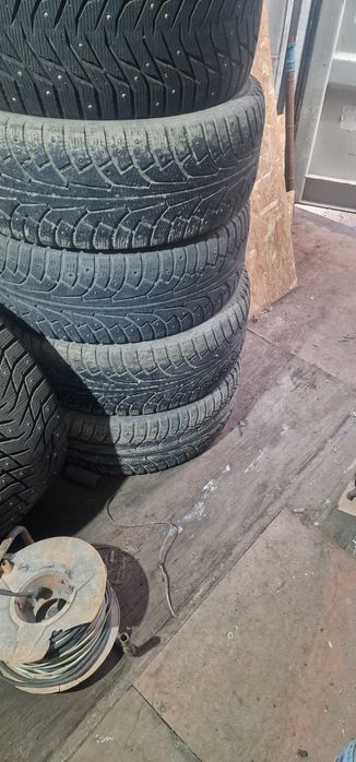 Продам комплект зимней резины на 18
