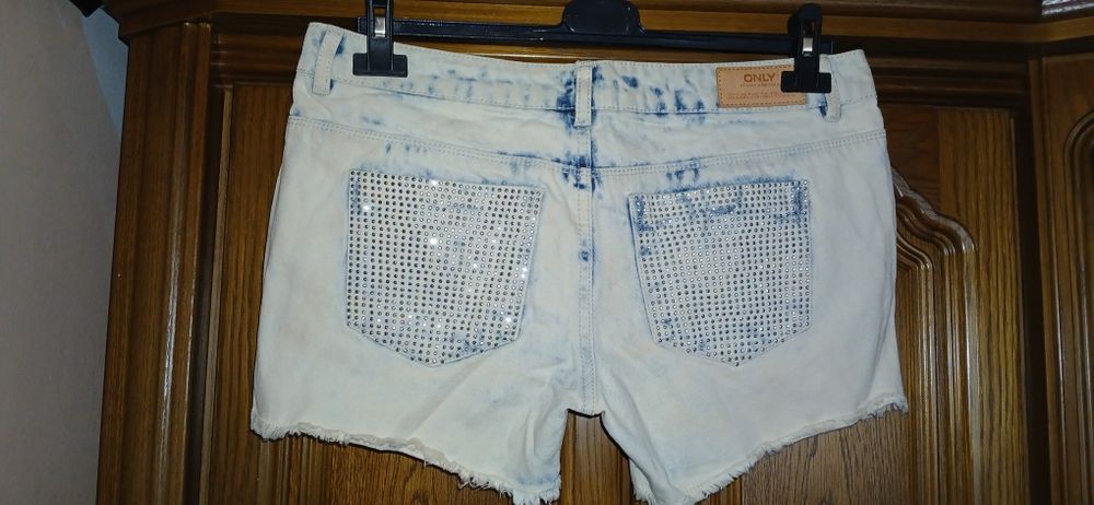 pantaloni scurti M