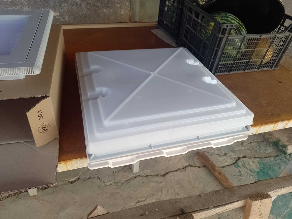 Люк за каравана 40х40