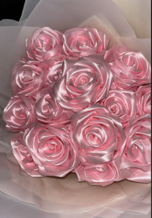 Букет атласный роз