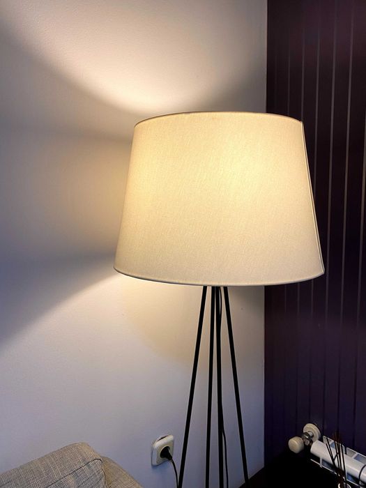 продавам мебели - дивани, фотьойл, лампи и тн. Цени в описанието.