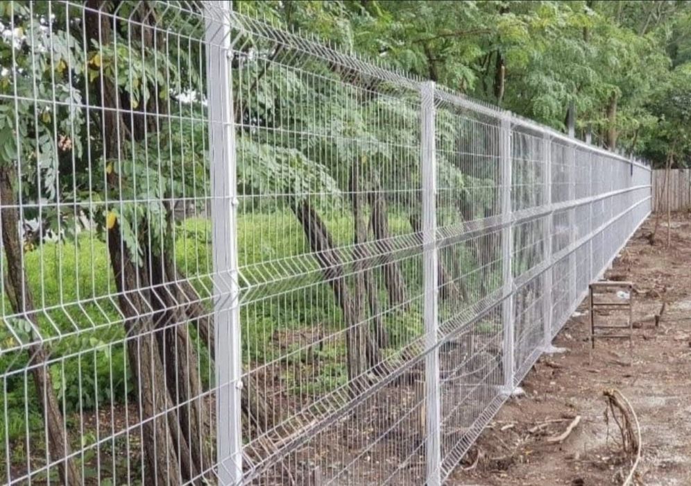Garduri si porti din plasa bordurata sipca metalica tabla cutata
