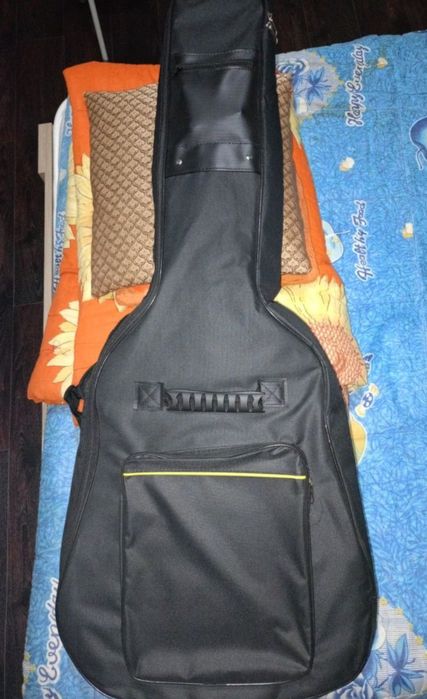 Акустическая гитара с чехлом