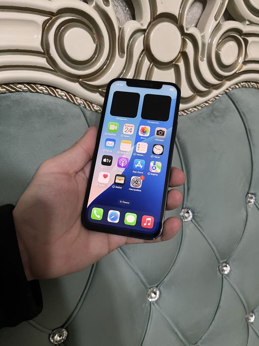 Продам телефон Айфон 12