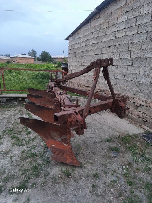 T 150 traktor  dokument  bor