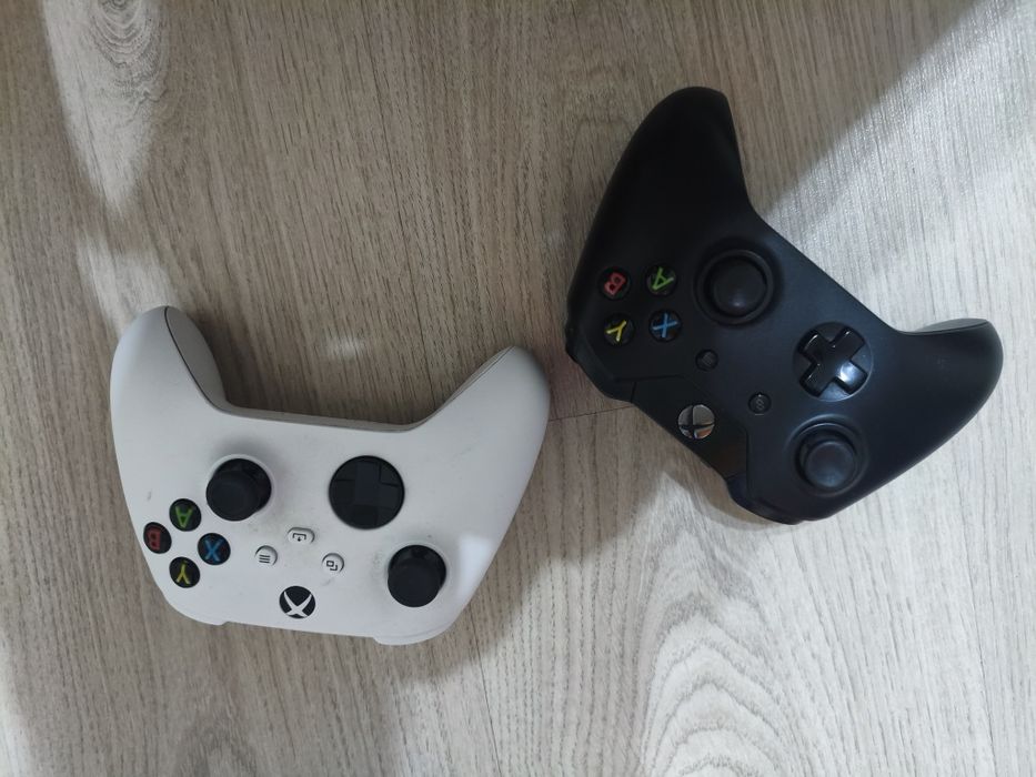 Xbox one S с геймпадами и комплектующими